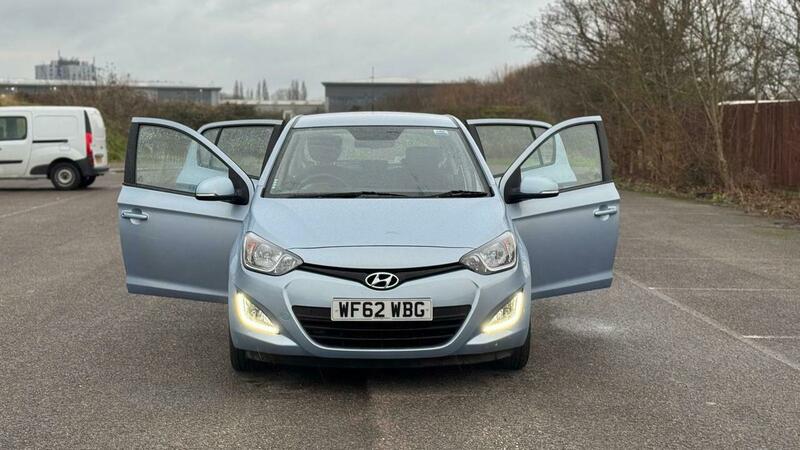 
								Hyundai I20 full									