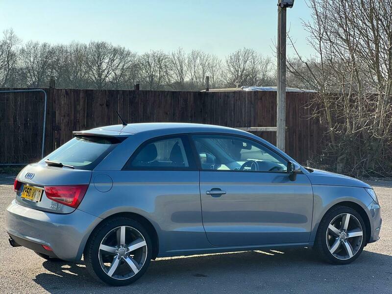 
								Audi A1 full									