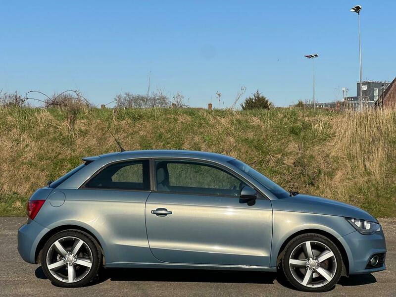 
								Audi A1 full									
