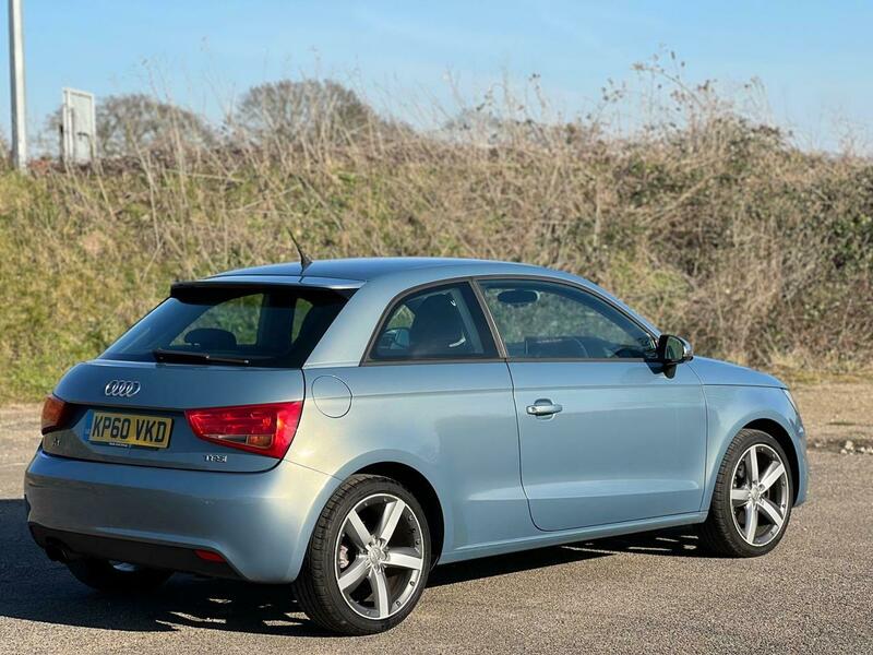 
								Audi A1 full									