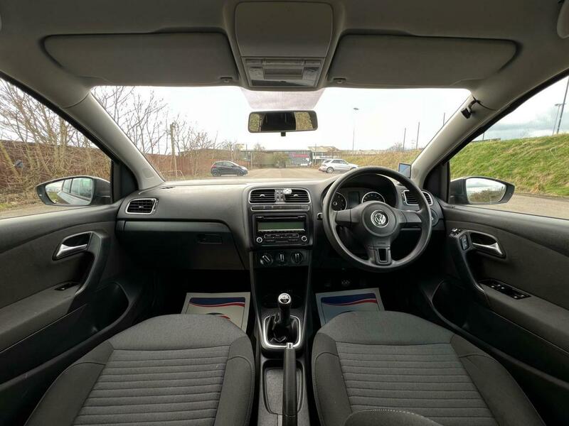 
								Volkswagen Polo full									