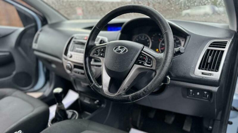 
								Hyundai I20 full									