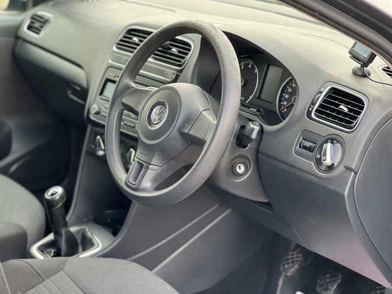 
								Volkswagen Polo full									