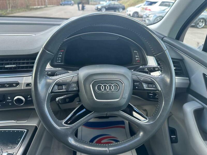 
								Audi Q7 2015 full									